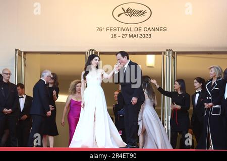 Cannes, Francia. 27th maggio, 2023. Quentin Tarantino e sua moglie Daniella Pick partecipano alla cerimonia di chiusura del Festival di Cannes 76th il 27th maggio 2023 a Cannes, Francia Credit: Mickael Chavet/Alamy Live News Foto Stock