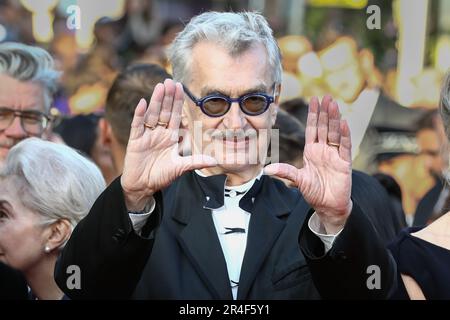 27 maggio 2023, Cannes, Cote d'Azur, Francia: Il regista tedesco WIM WENDERS partecipa alla cerimonia di chiusura del 76th° Festival annuale del cinema di Cannes al Palais des Festivals. (Credit Image: © Mickael Chavet/ZUMA Press Wire) SOLO PER USO EDITORIALE! Non per USO commerciale! Foto Stock