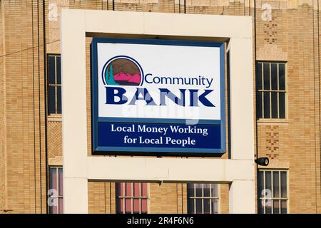 Walla Walla, WA, Stati Uniti d'America - 24 maggio 2023; firma per Community Bank in Walla Walla Washington Foto Stock