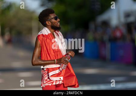 (Ottawa, Canada---27 Maggio 2023) Mohammed (Moh) Ahmed celebra la vittoria del Tamarack Ottawa Race Weekend 10K e del campionato nazionale di Athletics Canada 10K Road. Foto Copyright 2023 Sean Burges / Mundo Sport immagini. Se si invia ai social media si prega di tag @mundosportimages Credit: Sean Burges/Alamy Live News Foto Stock