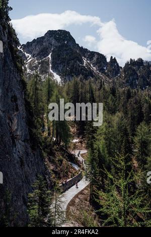 Monte Lussari, Italia. 27th maggio, 2023. Foto di Zac Williams/SWpix.com- 27/05/2023 - Ciclismo - 2023 giro d'Italia - Stage 20 ITT - Jonathan Milano, Bahrain vittorioso. - Stage 20, ITT, prova a tempo individuale - Tarvisio - Monte Lussari - Credit: SWpix/Alamy Live News Foto Stock