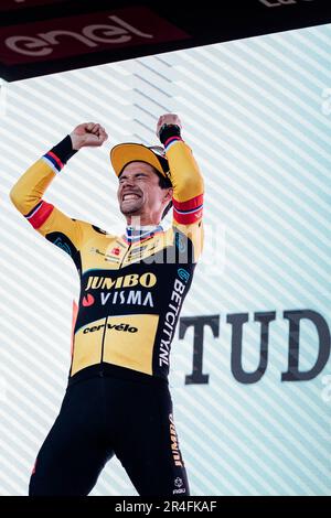 Monte Lussari, Italia. 27th maggio, 2023. Foto di Zac Williams/SWpix.com- 27/05/2023 - Ciclismo - 2023 giro d'Italia - Stage 20 ITT - Primoz Roglic, Jumbo Visma. - Stage 20, ITT, prova a tempo individuale - Tarvisio - Monte Lussari - Credit: SWpix/Alamy Live News Foto Stock