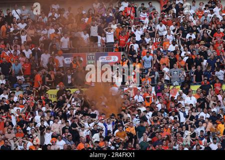 Londra, Regno Unito. 27th maggio, 2023. I tifosi di Luton alla partita finale di Play-off del Campionato EFL Coventry City contro Luton Town al Wembley Stadium, Londra, Regno Unito, il 26th maggio 2023. Credit: Paul Marriott/Alamy Live News Foto Stock