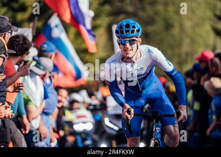 Monte Lussari, Italia. 27th maggio, 2023. Foto di Zac Williams/SWpix.com- 27/05/2023 - Ciclismo - 2023 giro d'Italia - Stage 20 ITT - Eddie Dunbar, Jayco Alula. - Stage 20, ITT, prova a tempo individuale - Tarvisio - Monte Lussari - Credit: SWpix/Alamy Live News Foto Stock