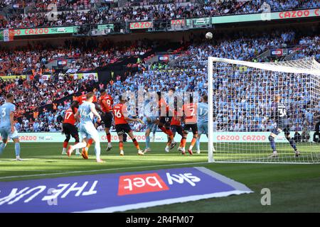 Londra, Regno Unito. 27th maggio, 2023. Azione gol alla partita finale di gioco del Campionato EFL Coventry City contro Luton Town al Wembley Stadium, Londra, Regno Unito, il 26th maggio 2023. Credit: Paul Marriott/Alamy Live News Foto Stock