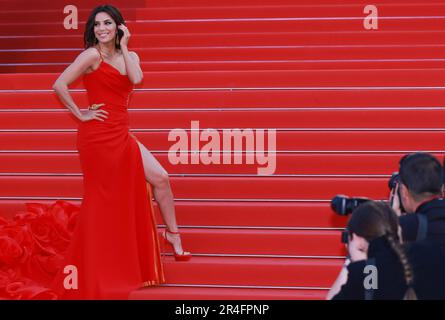 Cannes, Francia. 27th maggio, 2023. L'attrice statunitense Eva Longoria arriva per la cerimonia di chiusura dell'edizione 76th del Festival del Cinema di Cannes, a Cannes, nel sud della Francia, il 27 maggio 2023. Credit: Gao Jing/Xinhua/Alamy Live News Foto Stock
