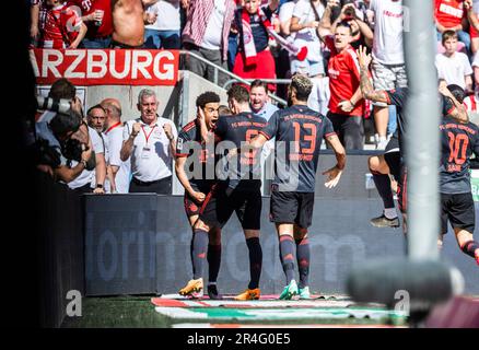 Köln, RheinEnergieStadion, 27.05.23: Jamal Musiala (München) schiesst das 2:1 Tor in der 89. Spielminute und holt für Bayern somit die deutsche Meiste Foto Stock