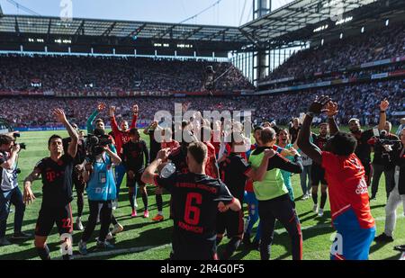 Köln, RheinEnergieStadion, 27.05.23: Die Spieler des FC Bayern bejubeln den gewinn der deutschen Meisterschaft beim Spiel der 1.Bundesliga 1.FC Köln v Foto Stock