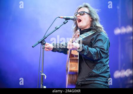 Warrington, Regno Unito. 27th maggio 2023. Jamie Webster si esibisce sul palco principale il giorno 1 del NBHD Weekend Festival 2023 di Warrington, Credit: Gary Mather/Alamy Live News Foto Stock