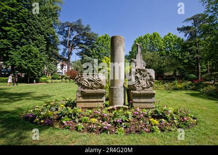 VIENNE, FRANCIA, 26 maggio 2023 : Jardin de ville (Giardino cittadino) ha molti resti romani di pietre e oggetti. Foto Stock