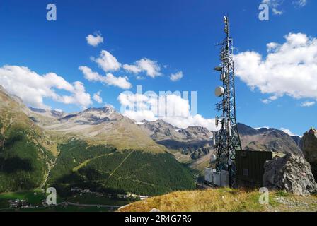 Antenna per telecomunicazioni in montagna (Alto Adige) (Italia) Foto Stock