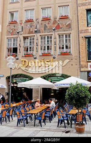 Strassencafe Donsil, Monaco, Baviera, Germania Foto Stock
