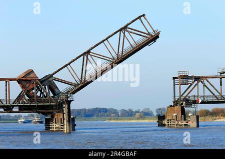 Ponte di base ferroviario aperto sul EMS, Friesenbruecke, ponte di base ferroviario, ponte ferroviario, weener, Frisia orientale, bassa Sassonia, Germania Foto Stock