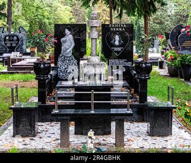 Alter St Michael-Friedhof, Old St Michael Cemetery, Cave Yard cattolica, Hermannstrasse 191-195, Neukölln, Berlino Foto Stock