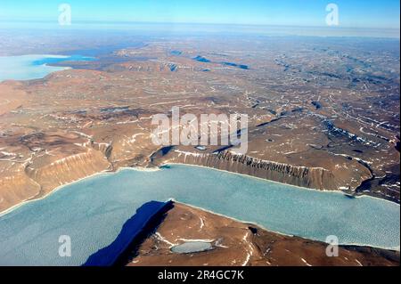Scogliere e impacchettare ghiaccio, Devo, erosione, Islanda, Canada Foto Stock