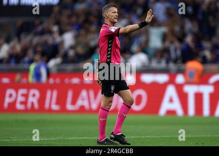 Milano, Italia. 27th maggio, 2023. Daniele Orsato gesto ufficiale di arbitro durante la Serie A match beetween FC Internazionale e Atalanta BC allo Stadio Giuseppe Meazza il 27 2023 maggio a Milano Italia . Credit: Marco Canoniero/Alamy Live News Foto Stock