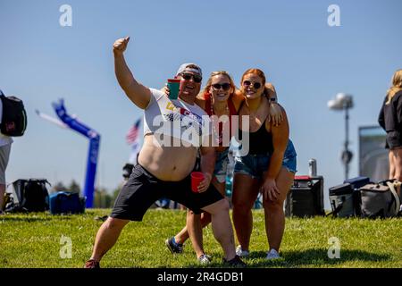 Indianapolis, IN, Stati Uniti. 26th maggio, 2023. I fan osservano tutte le corse durante l'Indianapolis 500 all'Indianapolis Motor Speedway di Indianapolis, NEGLI Stati Uniti. (Credit Image: © Walter G. Arce Sr./ZUMA Press Wire) SOLO PER USO EDITORIALE! Non per USO commerciale! Foto Stock