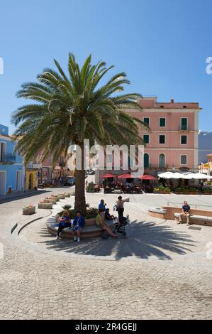 Piazza Santa Teresa di Gallura, Sardegna, Italia Foto Stock