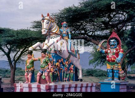 Ayyanar, tempio della divinità guardiana del villaggio vicino a Bodinayakanur, Tamil Nadu, India, Asia Foto Stock