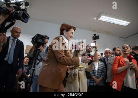 Istanbul, Turchia. 28th maggio, 2023. Il presidente del partito IYI, Meral Aksener, si prepara a votare durante il secondo turno delle elezioni presidenziali turche del 2023. Il processo di votazione per il secondo turno delle elezioni presidenziali, iniziato alle 08:00 del mattino, proseguirà fino alle 17:00 della sera. (Foto di Onur Dogman/SOPA Images/Sipa USA) Credit: Sipa USA/Alamy Live News Foto Stock