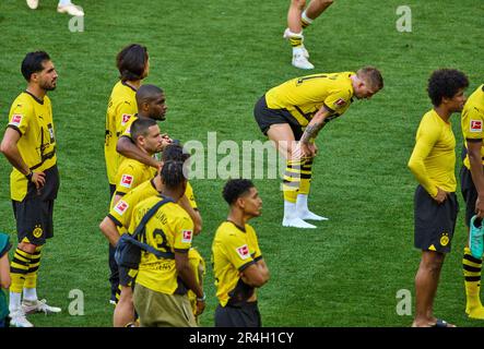 Marco REUS, BVB 11 Emre Can, BVB 23 Anthony Modeste Nr. 20 BVB Julian Ryerson, BVB 26 Jude Bellingham , Nr. 22 BVB dopo la partita BORUSSIA DORTMUND - FSV MAINZ 05 2-2, BVB perse la possibilità di ottenere il titolo. 1.German Football League il 27 maggio 2023 a Dortmund, Germania. Stagione 2022/2023, giorno 34, 1.Bundesliga, 34.Spieltag, BVB, MZ, © Peter Schatz / Alamy Live News - LE NORMATIVE DFL VIETANO L'USO DELLE FOTOGRAFIE come SEQUENZE DI IMMAGINI e/o QUASI-VIDEO - Foto Stock