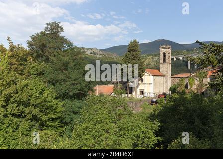 Lunigiana, Italia - 13 agosto 2020: Veduta della chiesa in Lunigiana Foto Stock