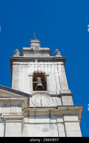 Dettaglio della torre della chiesa di Santa Isabel in Rua Saraiva de Carvalho, Lisbona Foto Stock