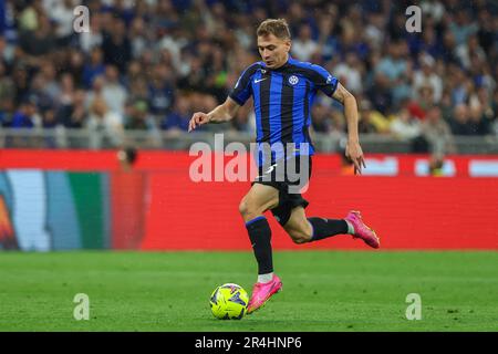 Nicolo Barella del FC Internazionale in azione durante la Serie 2022/23 una partita di calcio tra Inter e Atalanta allo Stadio Giuseppe Meazza. Punteggio finale; Inter 3:2 Atalanta. Foto Stock