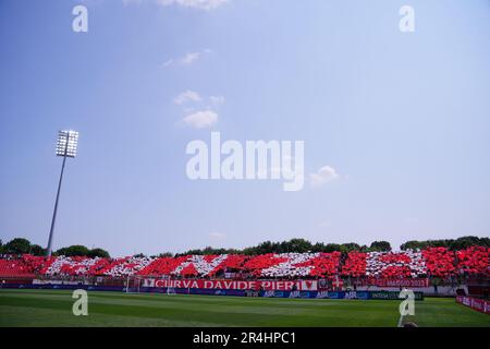 Monza, Italia. 28th maggio, 2023. Coreografia di AC Monza sostenitori della curva Davide Pieri durante AC Monza vs US Lecce, calcio italiano Serie A match in Monza, Italy, May 28 2023 Credit: Independent Photo Agency/Alamy Live News Foto Stock