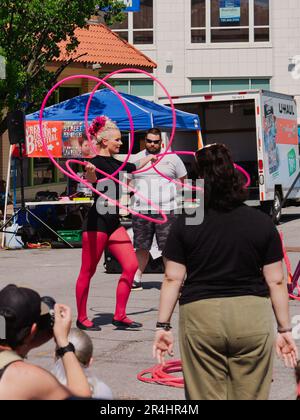 Lawrence, Kansas - 27 maggio 2023: Lawrence Busker Festival - Festival annuale nel Midwest a Showcase Street Performers Foto Stock