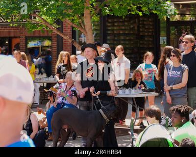 Lawrence, Kansas - 27 maggio 2023: Lawrence Busker Festival - Festival annuale nel Midwest a Showcase Street Performers Foto Stock