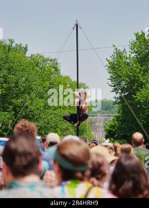 Lawrence, Kansas - 27 maggio 2023: Lawrence Busker Festival - Festival annuale nel Midwest a Showcase Street Performers Foto Stock