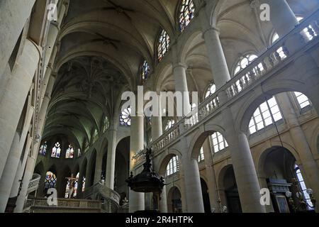 Interno nella navata principale - Saint-Etienne-Du-Mont - Parigi, Francia Foto Stock