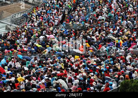 Monte Carlo, Monaco. 28th maggio, 2023. Circuito atmosfera - tifosi in tribuna. Campionato del mondo di Formula 1, Rd 7, Gran Premio di Monaco, domenica 28th maggio 2023. Monte Carlo, Monaco. Credit: James Moy/Alamy Live News Foto Stock