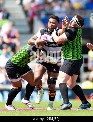 Seta Tamanivalu dei barbari è doppiamente affrontata durante la partita della Killik Cup Barbarians vs il mondo XV al Twickenham Stadium, Twickenham, Regno Unito, 28th maggio 2023 (Photo by Nick Browning/News Images) a Twickenham, Regno Unito il 5/28/2023. (Foto di Nick Browning/News Images/Sipa USA) Foto Stock