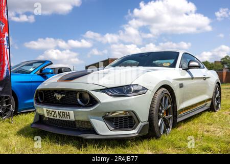 2021 Ford Mustang Mach 1, in mostra all'Abingdon Air & Country Show il 20th maggio 2023. Foto Stock