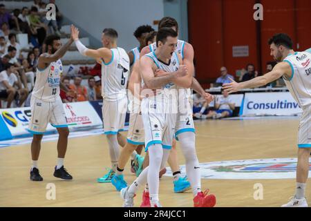 Cremona, Italia. 28th maggio, 2023. Vanoli Cremona durante le semifinali di Playoff - Vanoli Cremona vs Fortitudo Flats Service Bologna, Campionato Italiano Basket Serie A2 uomini a Cremona, Italia, Maggio 28 2023 Credit: Independent Photo Agency/Alamy Live News Foto Stock