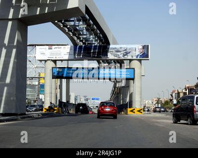 Cairo, Egitto, 10 2023 maggio: Baki Zaki Youssef tunnel auto a New Cairo, generale Baky che ha dato l'idea di distruggere Bar Lev linea utilizzando l'acqua in ottobre Foto Stock