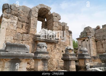 Antica città di Perge (Perga) ad Antalya, Turchia. Rovine storiche nell'antica città di Pamphylia Foto Stock