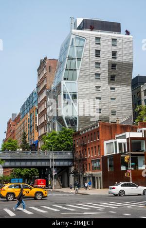 Edifici moderni adiacenti alla High Line nel quartiere di Chelsea, 2023, New York City, USA Foto Stock