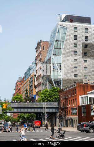 Edifici moderni adiacenti alla High Line nel quartiere di Chelsea, 2023, New York City, USA Foto Stock