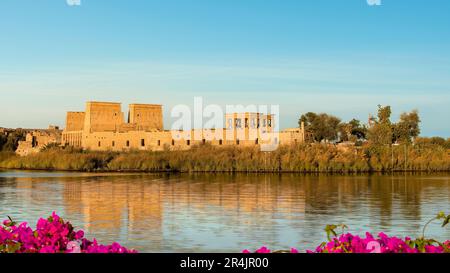 Assuan, Egitto; 28 maggio 2023 - il tempio di Philae si trova sull'isola di Agilkia nel sud dell'Egitto. Foto Stock