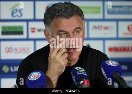 Allenatore di PSG Christophe Galtier durante la conferenza stampa dopo il campionato francese Ligue 1 Uber mangia la partita di calcio tra RC Strasbourg Alsace (RCSA) e Paris Saint-Germain (PSG) il 27 maggio 2023 allo Stade de la Meinau di Strasburgo, Francia - Foto: Jean Catuffe/DPPI/LiveMedia Foto Stock