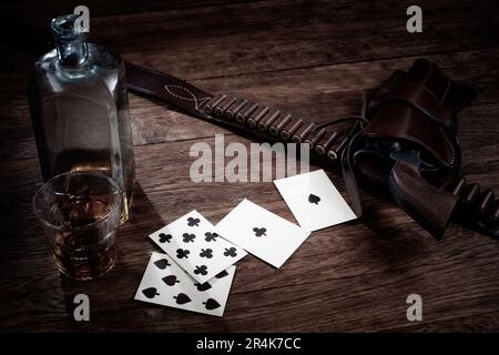 La mano dell'uomo morto. Mano di poker a due coppie composta dagli assi neri e dalle lotte nere, tenuta dal vecchio West Gunfighter Wild Bill Hickok quando fu assassinato Foto Stock