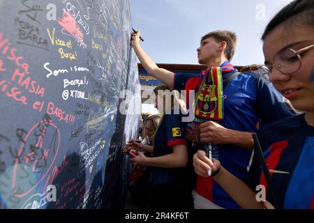 Barcellona, ESP. 28th maggio, 2023. FC BARCELONA vs RCD MALLORCA 28 maggio 2023 tifosi del FC Barcelona prima della partita tra il FC Barcelona e l'RCD Mallorca corrispondente al trentasette giorni della Liga Santander al Camp Nou Spotify di Barcellona, Spagna. Credit: Rosdemora/Alamy Live News Foto Stock