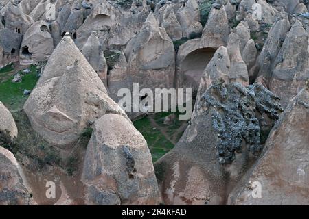 Architettura a taglio di roccia, Museo all'aperto Zelve, Capadoccia, Turchia Foto Stock