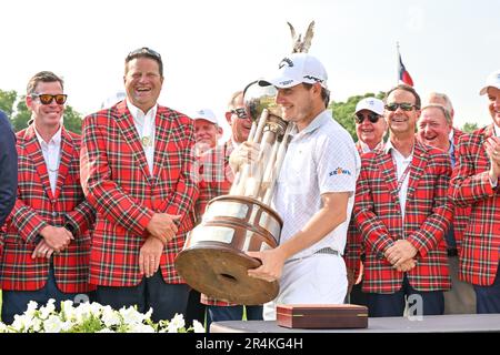 Fort Worth, Texas, Stati Uniti. 28th maggio, 2023. Emiliano Grillo ha vinto il trofeo di campionato durante il Charles Schwab Challenge Colonial Country Club di Fort Worth, Texas. Patrick Green/CSM/Alamy Live News Foto Stock