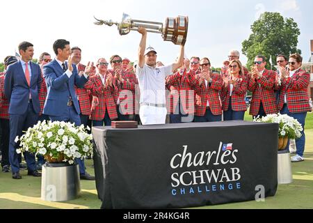 Fort Worth, Texas, Stati Uniti. 28th maggio, 2023. Emiliano Grillo ha vinto il trofeo di campionato durante il Charles Schwab Challenge Colonial Country Club di Fort Worth, Texas. Patrick Green/CSM/Alamy Live News Foto Stock
