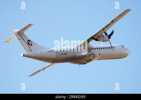 DAT DANISH AIR TRANSPORT L'UNICA COMPAGNIA AEREA CHE COLLEGA LA SICILIA A PANTELLERIA E LAMPEDUSA nella foto a DAT Airlines ATR72-212 Foto Stock