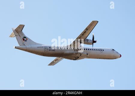 DAT DANISH AIR TRANSPORT L'UNICA COMPAGNIA AEREA CHE COLLEGA LA SICILIA A PANTELLERIA E LAMPEDUSA nella foto a DAT Airlines ATR72-212 Foto Stock